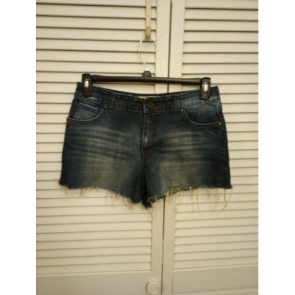 Nine West VAC Womens Jean Shorts Size 8/28 Cut Off Fringe Distressed